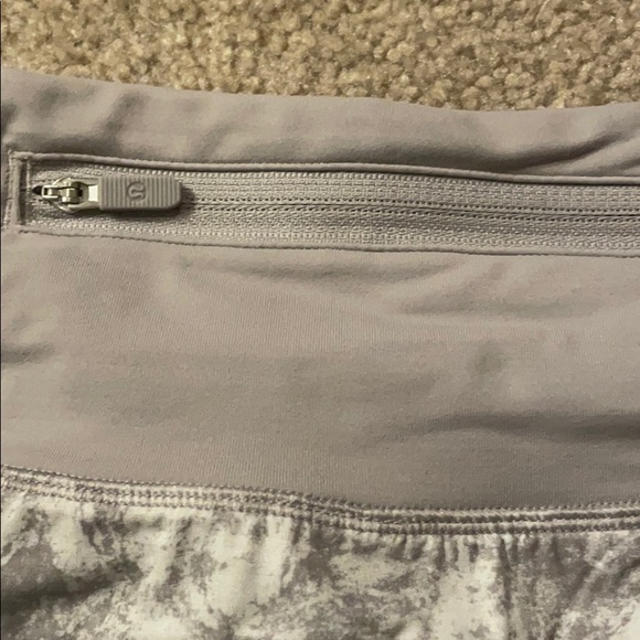 Lulu lemon shorts (sort of high wasted) - Picture 4 of 4